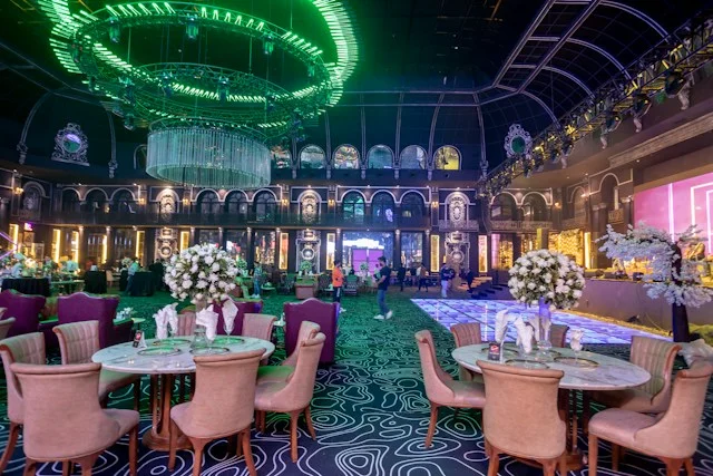 Casino-inspired event flowers beside layered linen and carefully arranged tableware